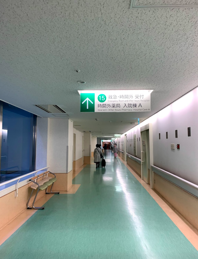 東京大学医学部附属病院　廊下